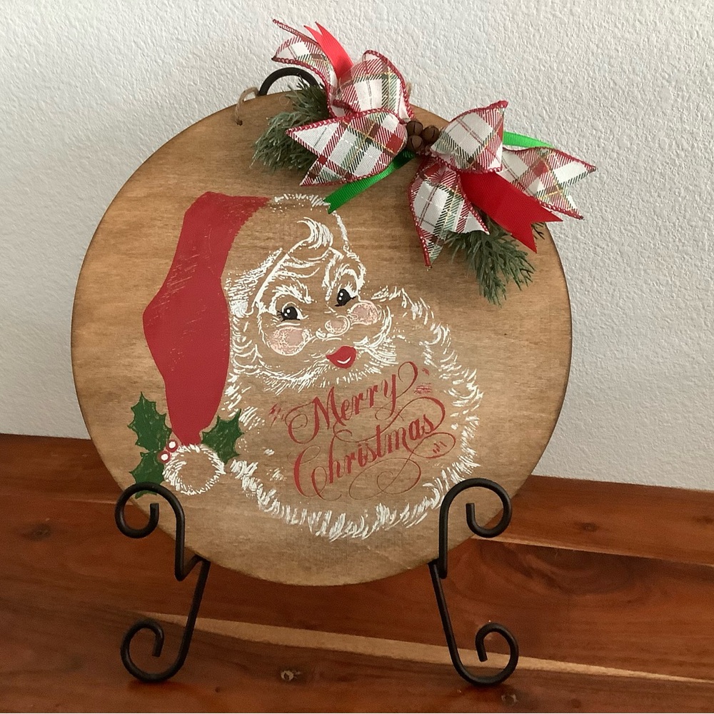 💚🎅🏼💚 Festive Santa Wall Decor with Red Plaid Bow